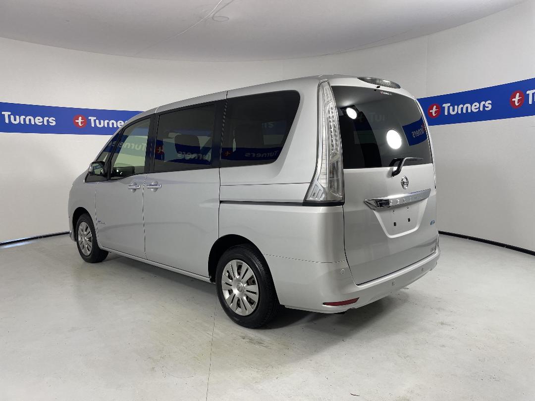 Photo '5' of Nissan Serena Photo '5' of Nissan Serena
