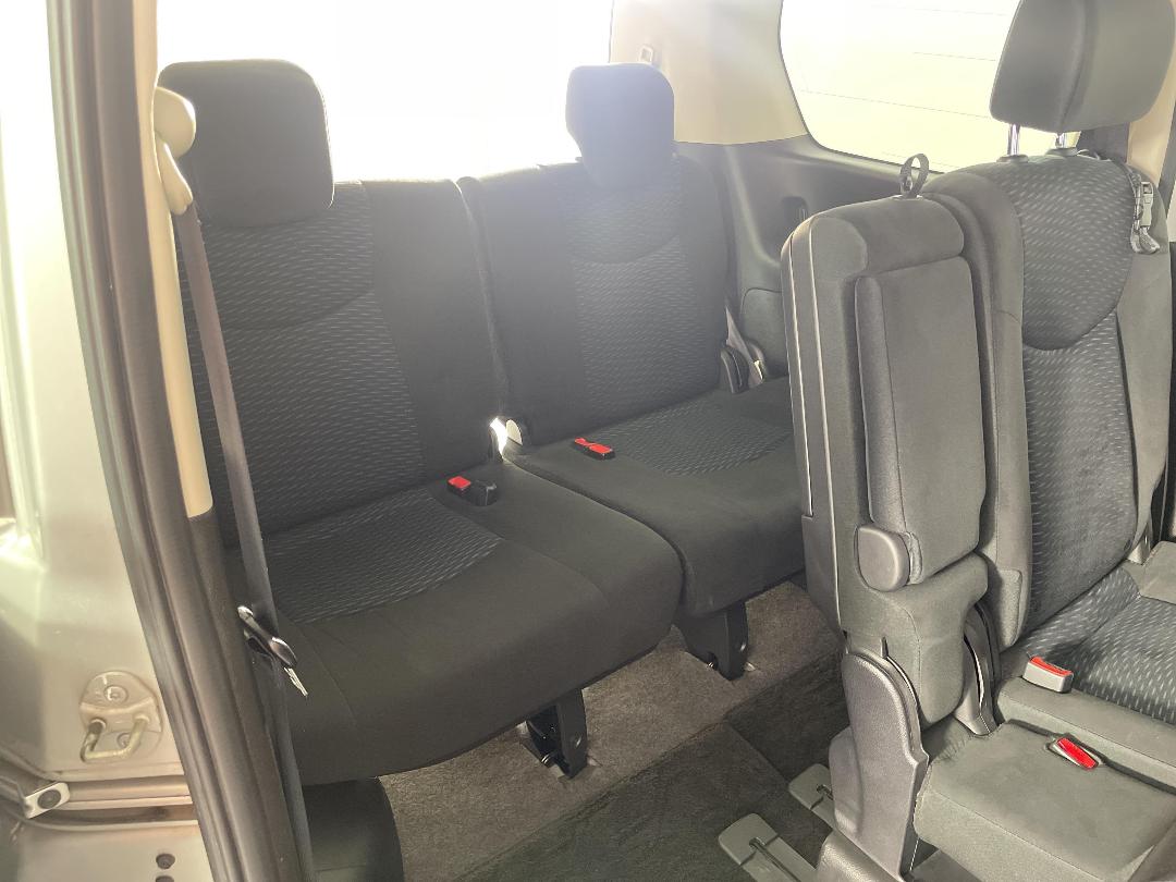 Photo '22' of Nissan Serena Photo '22' of Nissan Serena