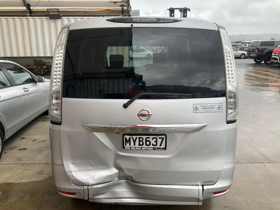 Photo '4' of Nissan Serena Photo '4' of Nissan Serena