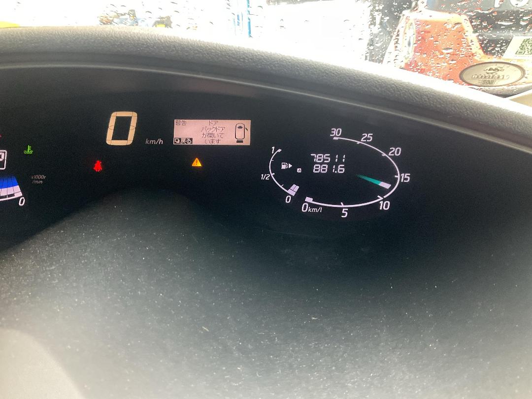 Photo '8' of Nissan Serena Photo '8' of Nissan Serena