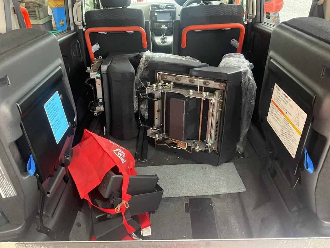 Photo '12' of Nissan Serena Photo '12' of Nissan Serena