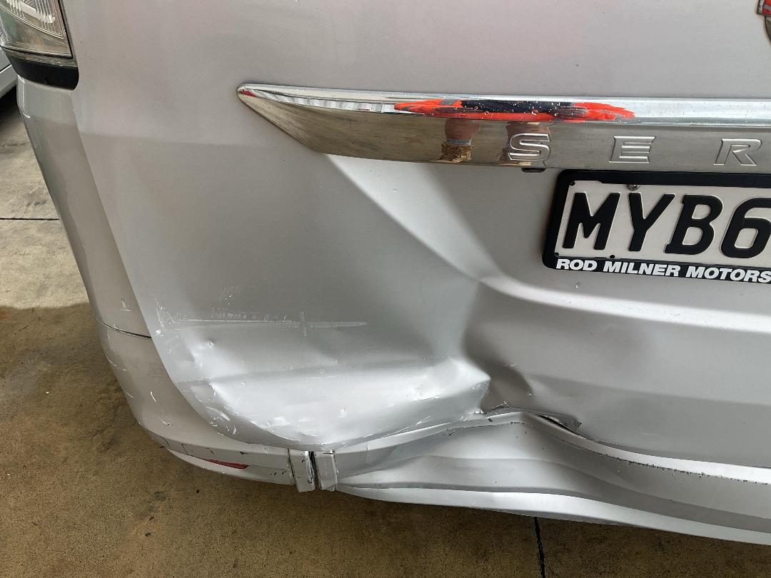 Photo '17' of Nissan Serena Photo '17' of Nissan Serena