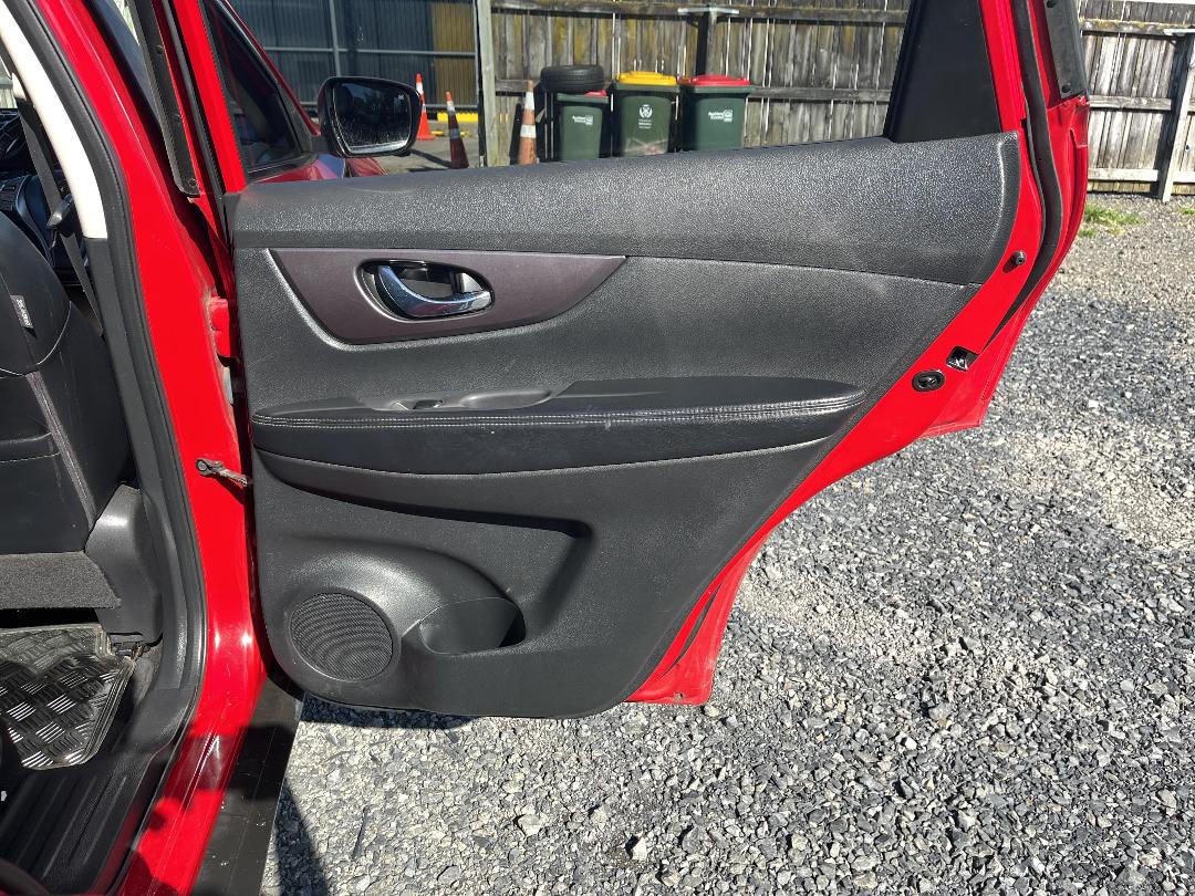 Photo '17' of Nissan X-Trail ST-L