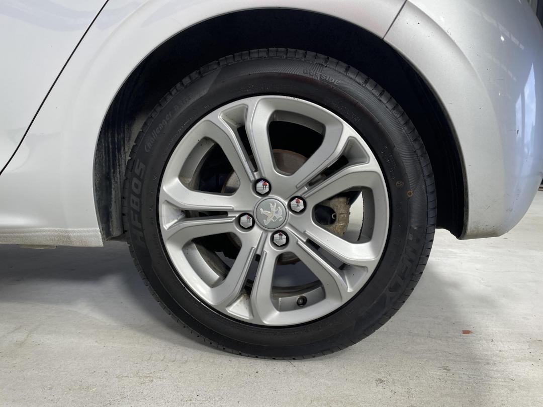 Photo '11' of Peugeot 208