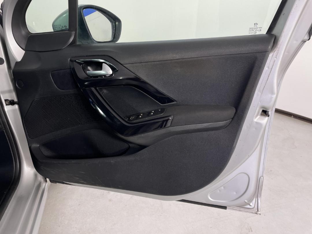 Photo '15' of Peugeot 208