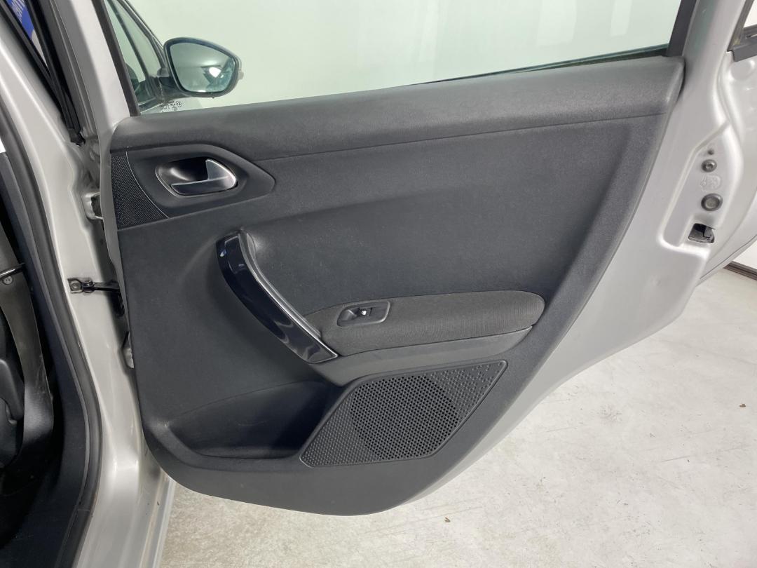 Photo '19' of Peugeot 208