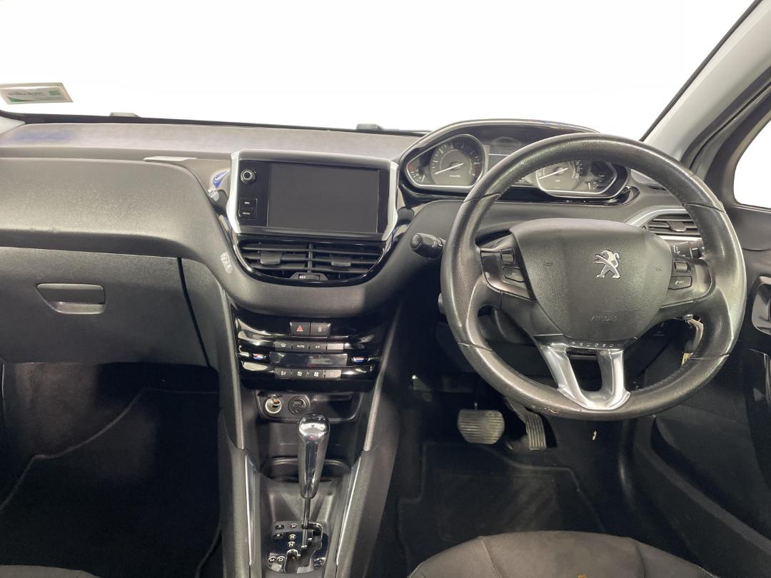 Photo '17' of Peugeot 208