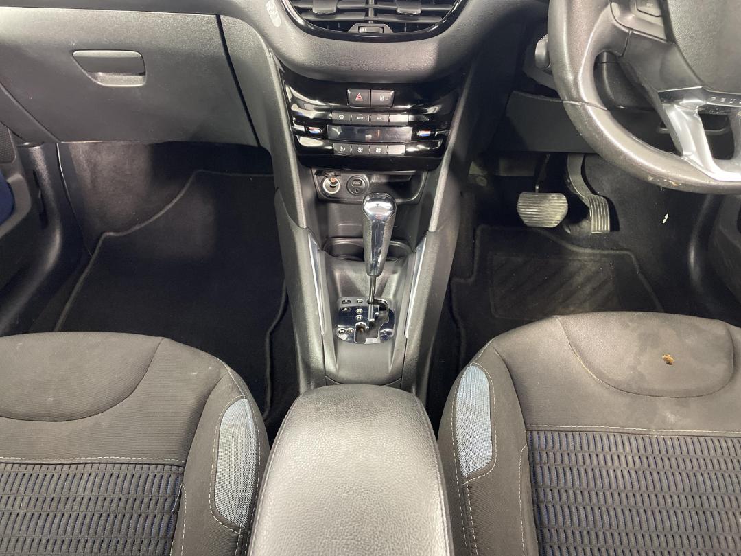 Photo '18' of Peugeot 208