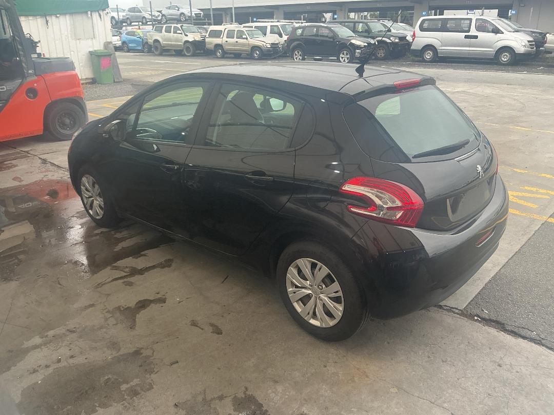 Photo '8' of Peugeot 208 Active Photo '8' of Peugeot 208 Active