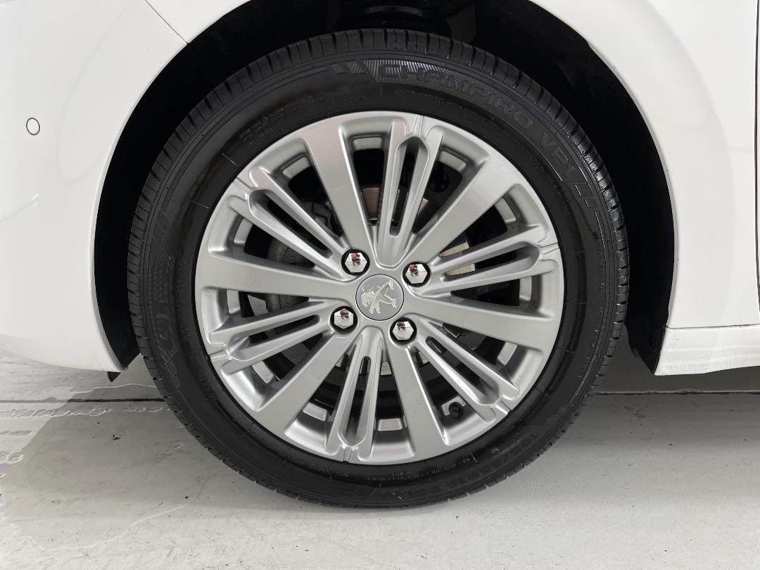 Photo '10' of Peugeot 208 Photo '10' of Peugeot 208