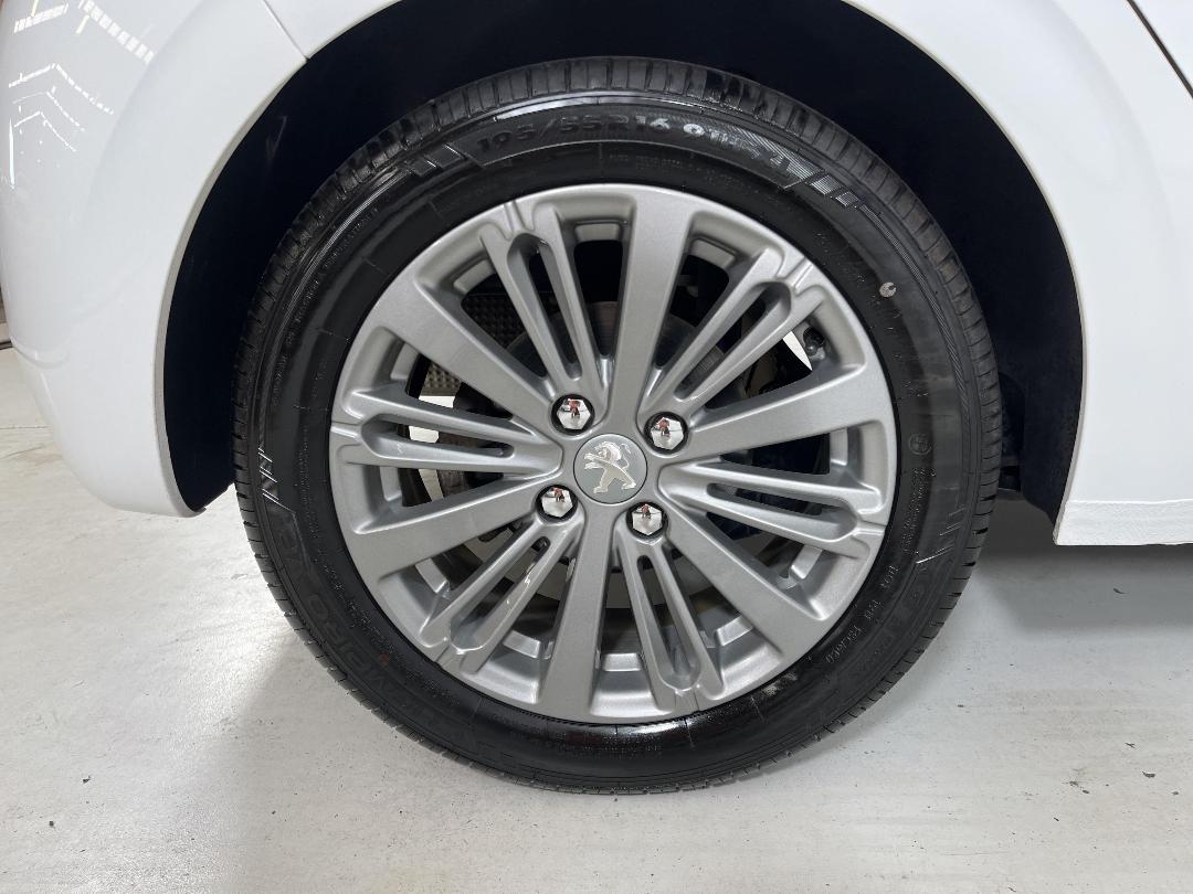 Photo '12' of Peugeot 208 Photo '12' of Peugeot 208