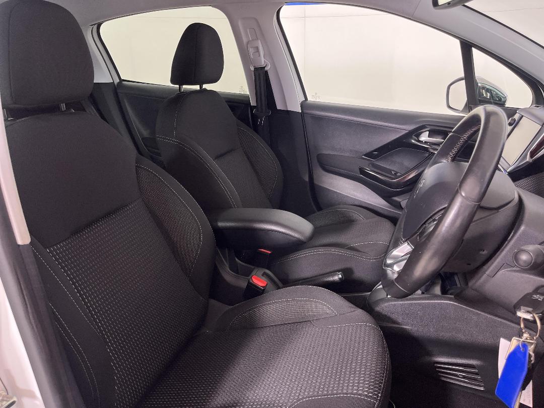 Photo '16' of Peugeot 208 Photo '16' of Peugeot 208