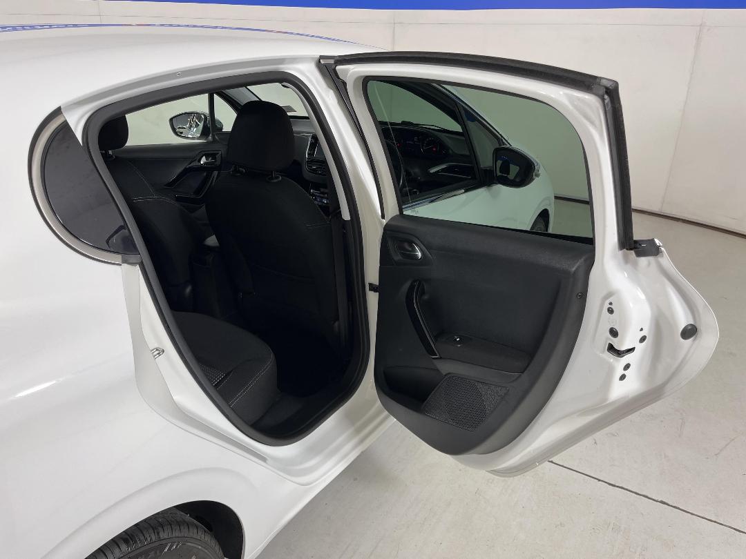 Photo '19' of Peugeot 208 Photo '19' of Peugeot 208