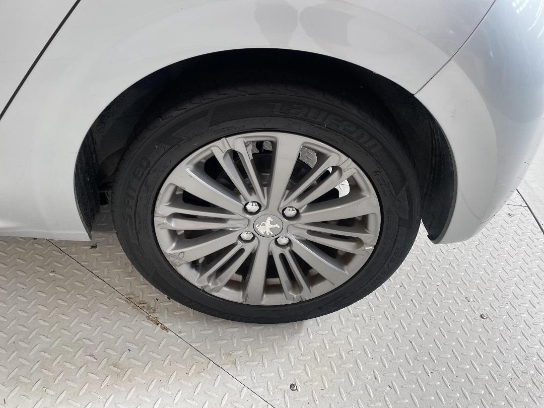 Photo '11' of Peugeot 208