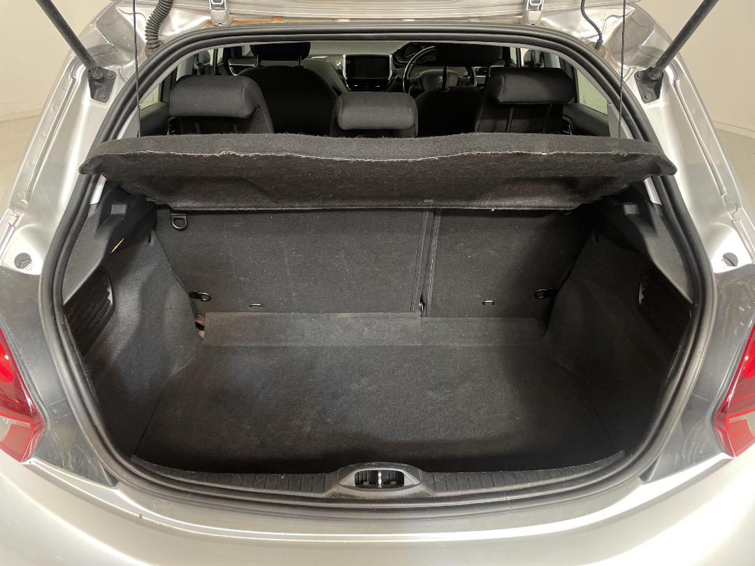 Photo '14' of Peugeot 208