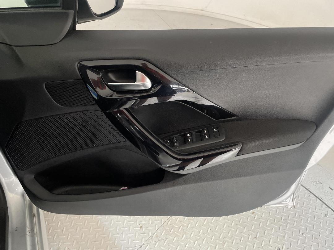 Photo '15' of Peugeot 208