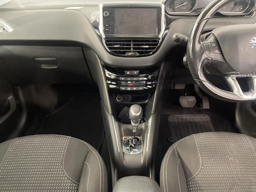 Photo '18' of Peugeot 208