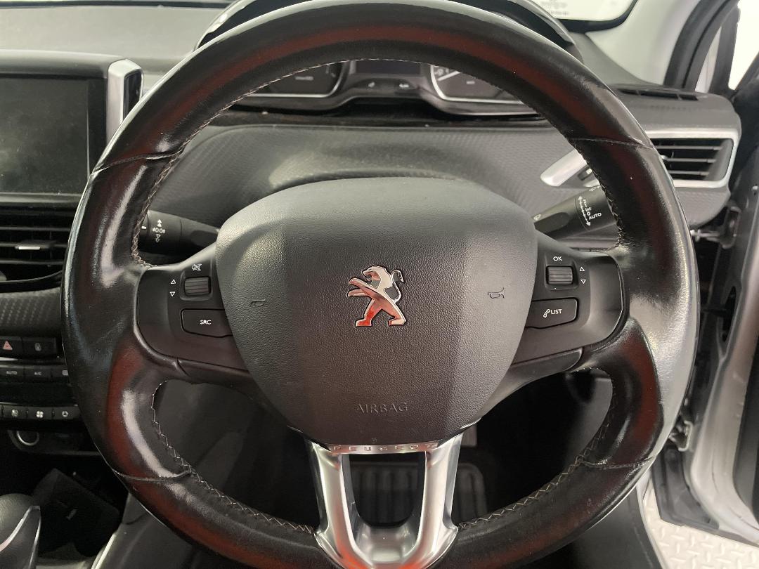 Photo '27' of Peugeot 208