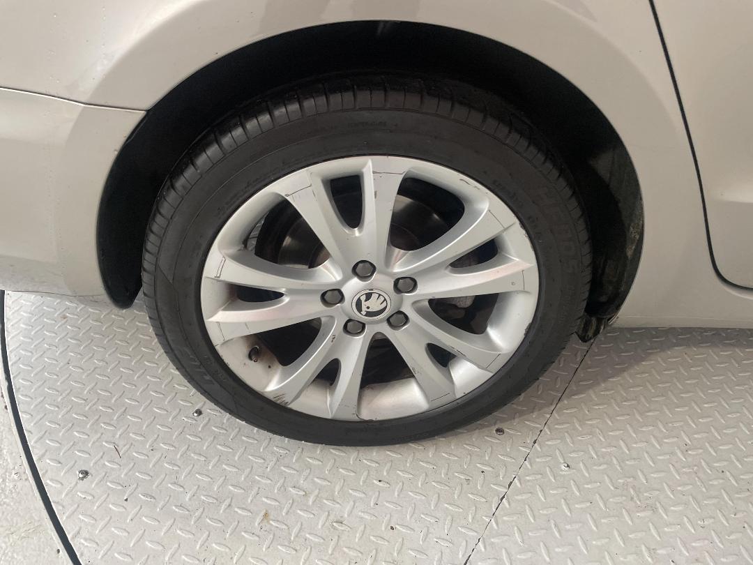 Photo '12' of Skoda Superb