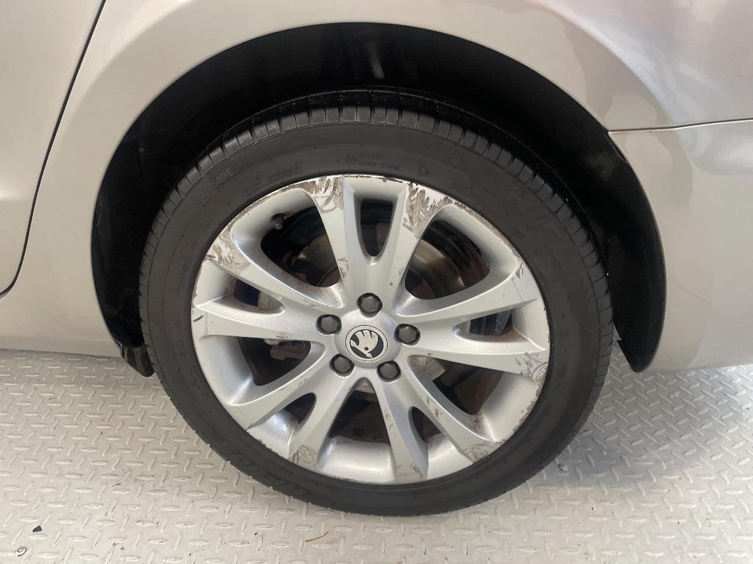 Photo '11' of Skoda Superb