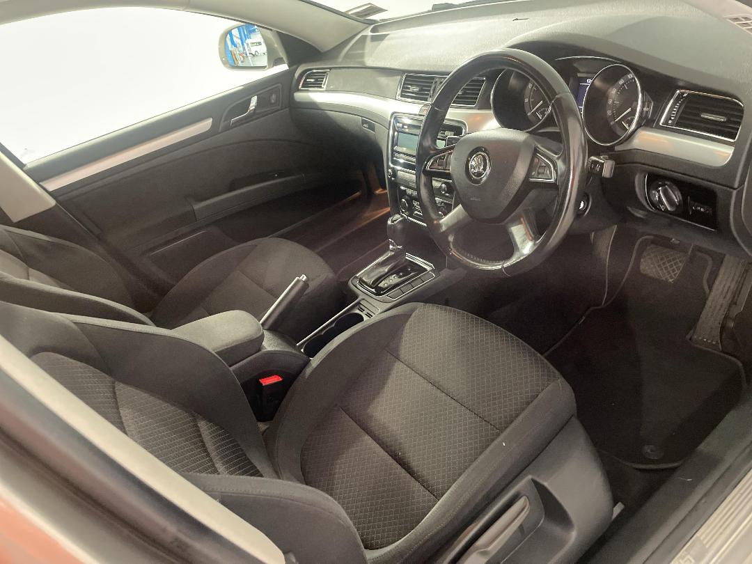 Photo '16' of Skoda Superb