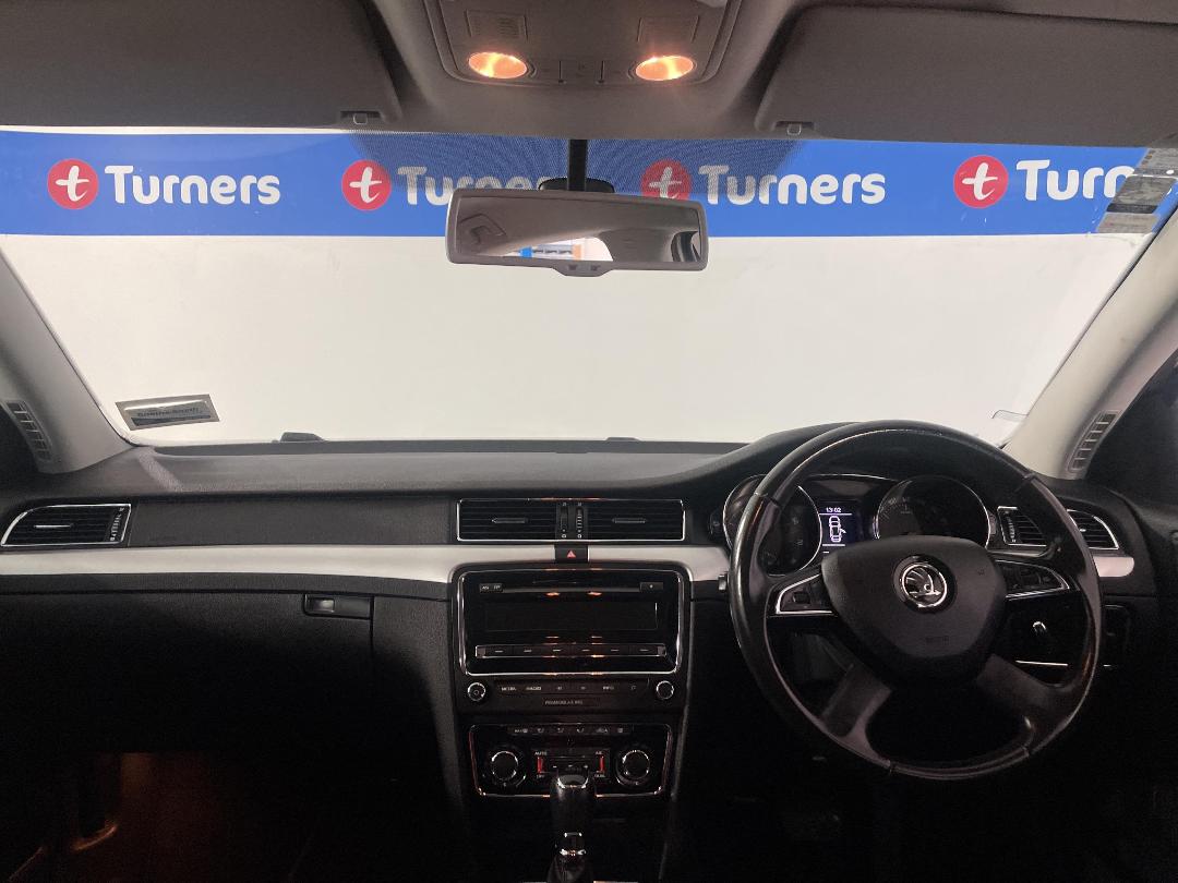 Photo '17' of Skoda Superb