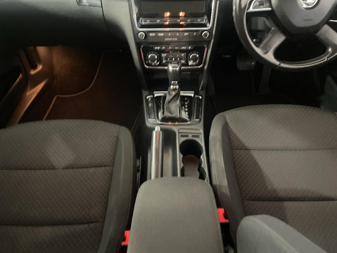 Photo '18' of Skoda Superb