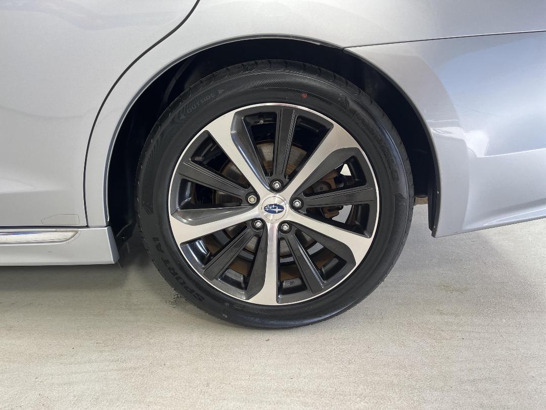 Photo '11' of Subaru Legacy