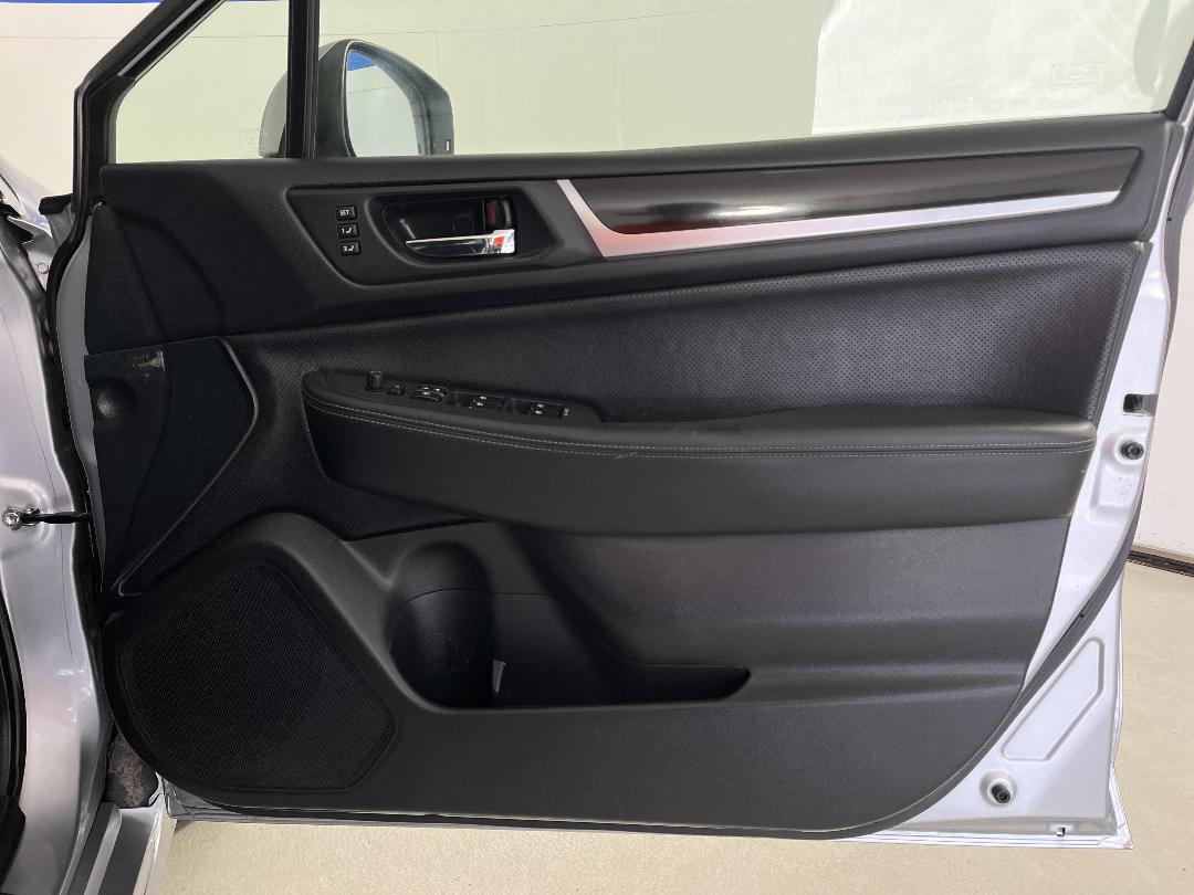 Photo '15' of Subaru Legacy