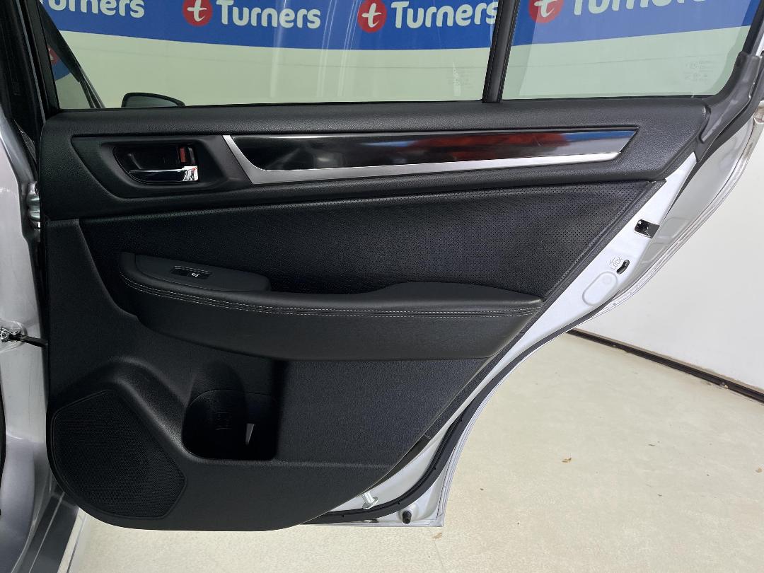 Photo '19' of Subaru Legacy