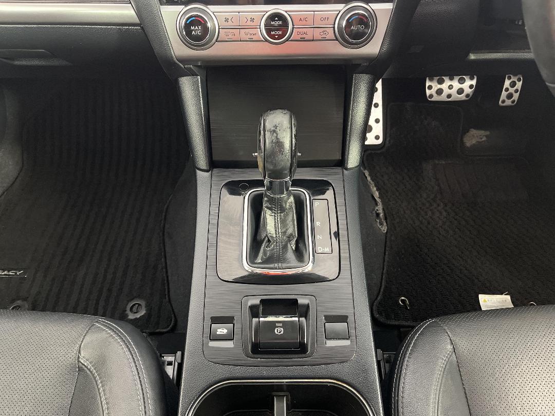 Photo '18' of Subaru Legacy