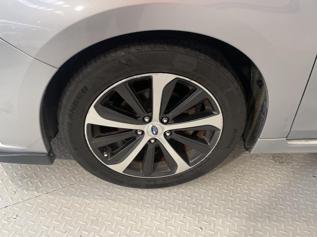 Photo '10' of Subaru Legacy