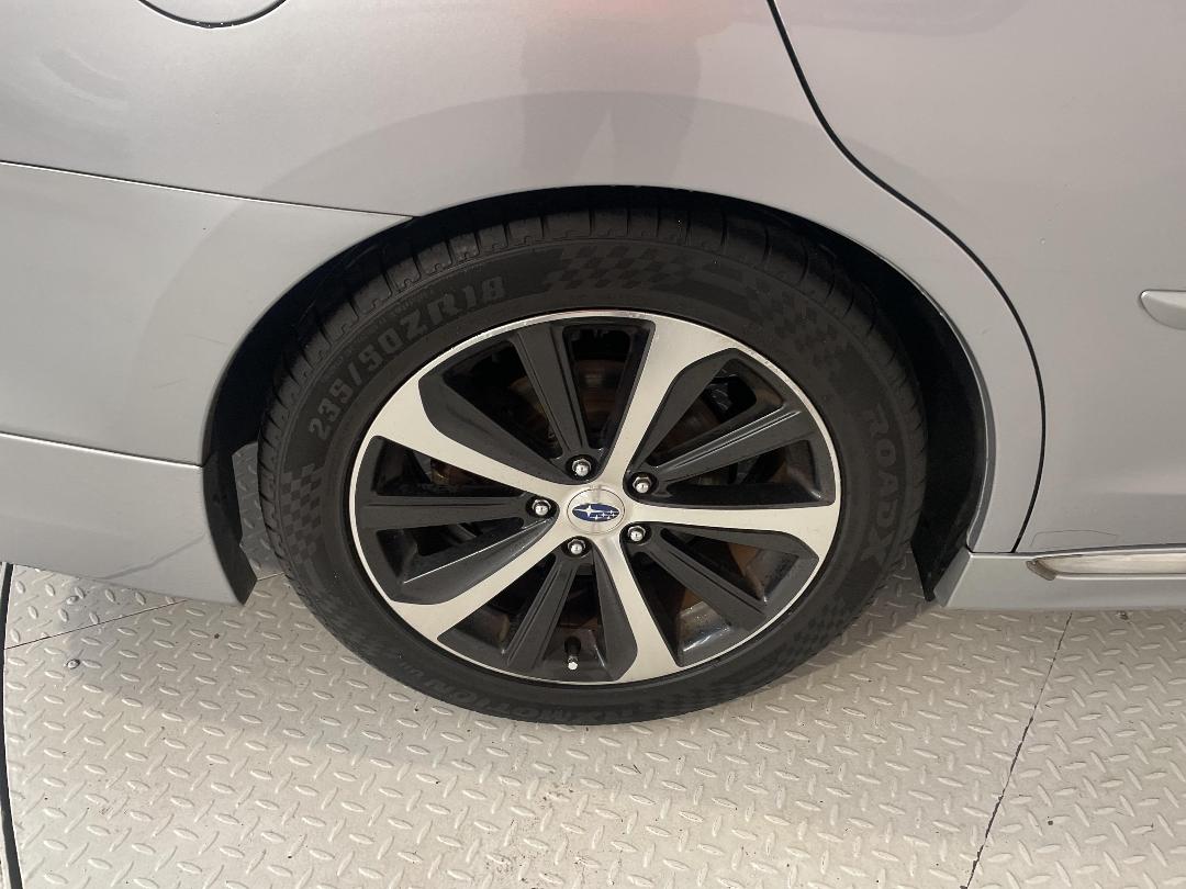 Photo '12' of Subaru Legacy