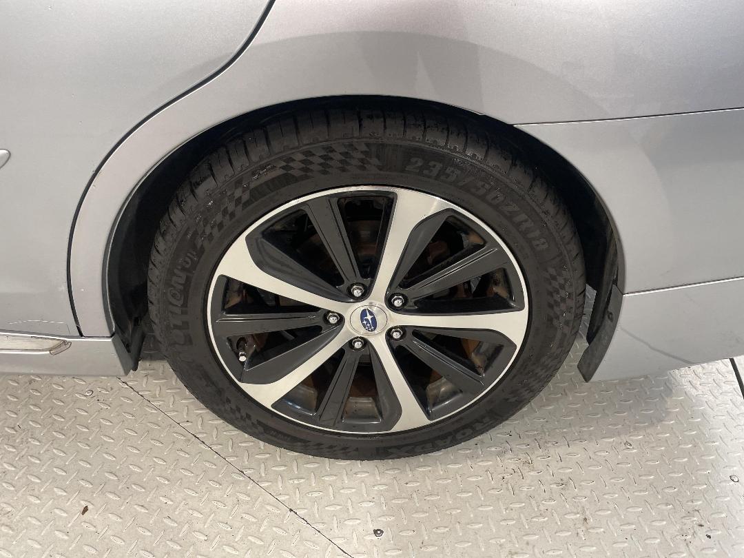 Photo '11' of Subaru Legacy