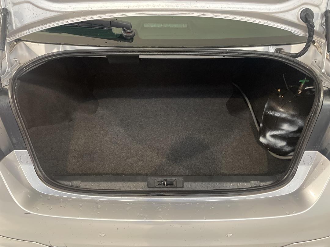 Photo '14' of Subaru Legacy