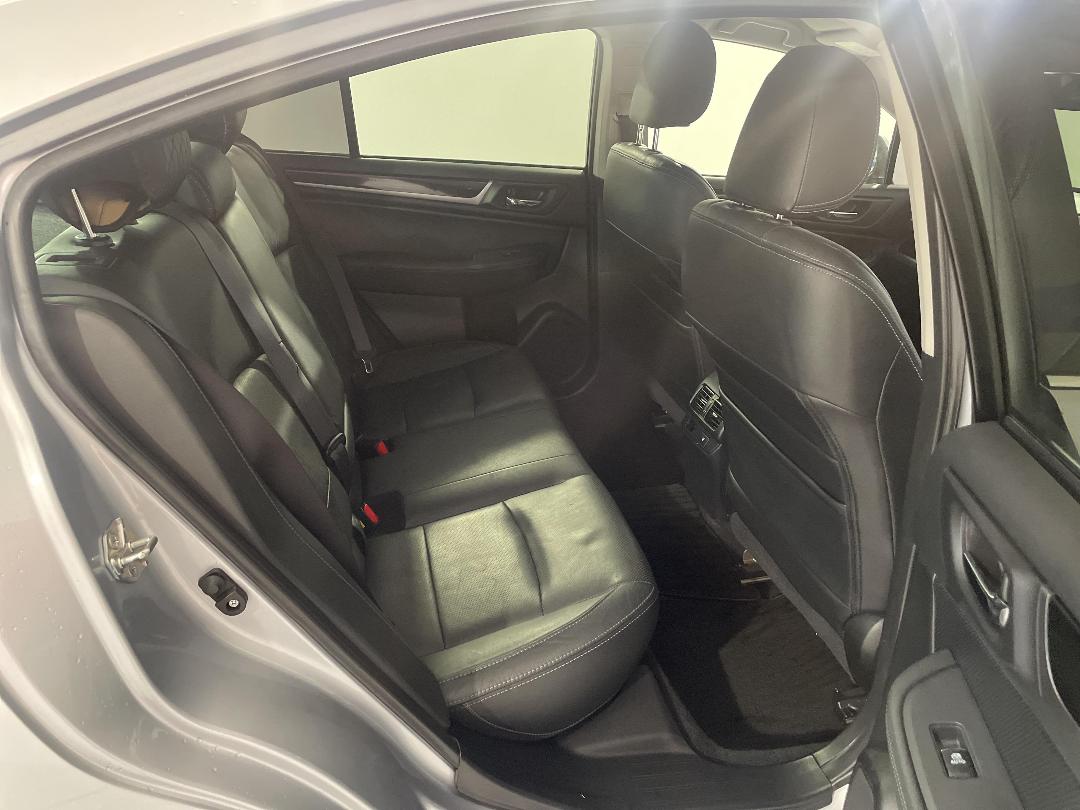 Photo '20' of Subaru Legacy