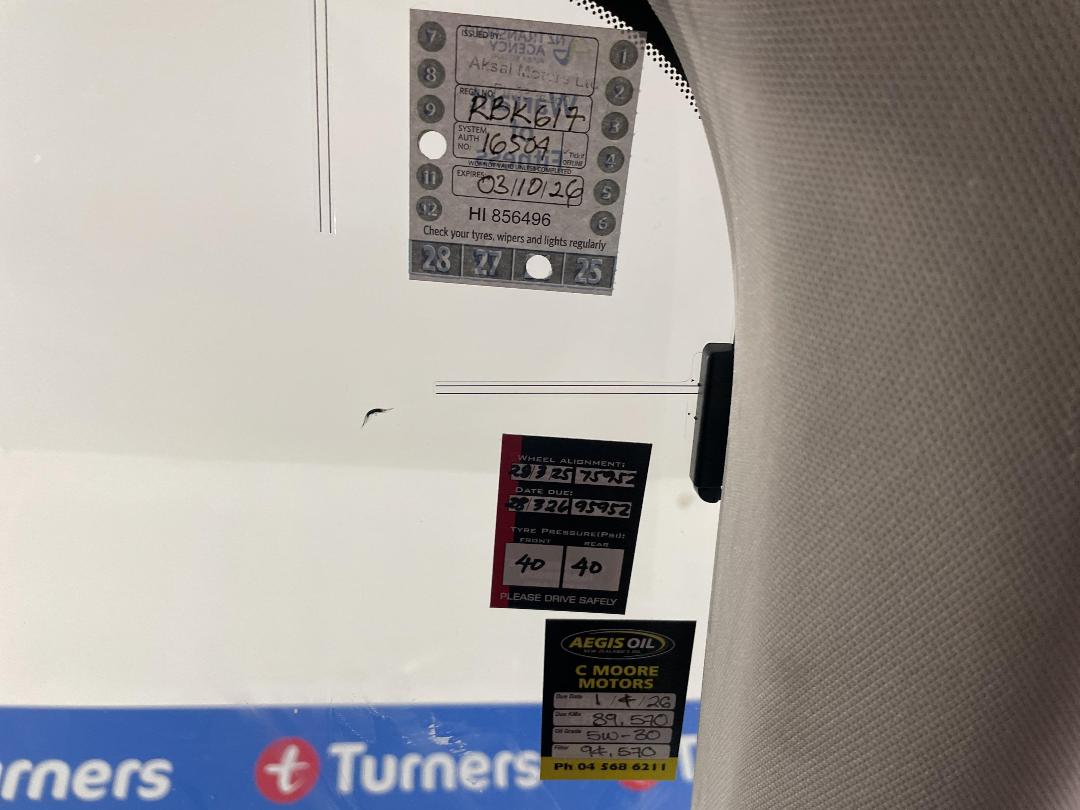 Photo '34' of Subaru Legacy