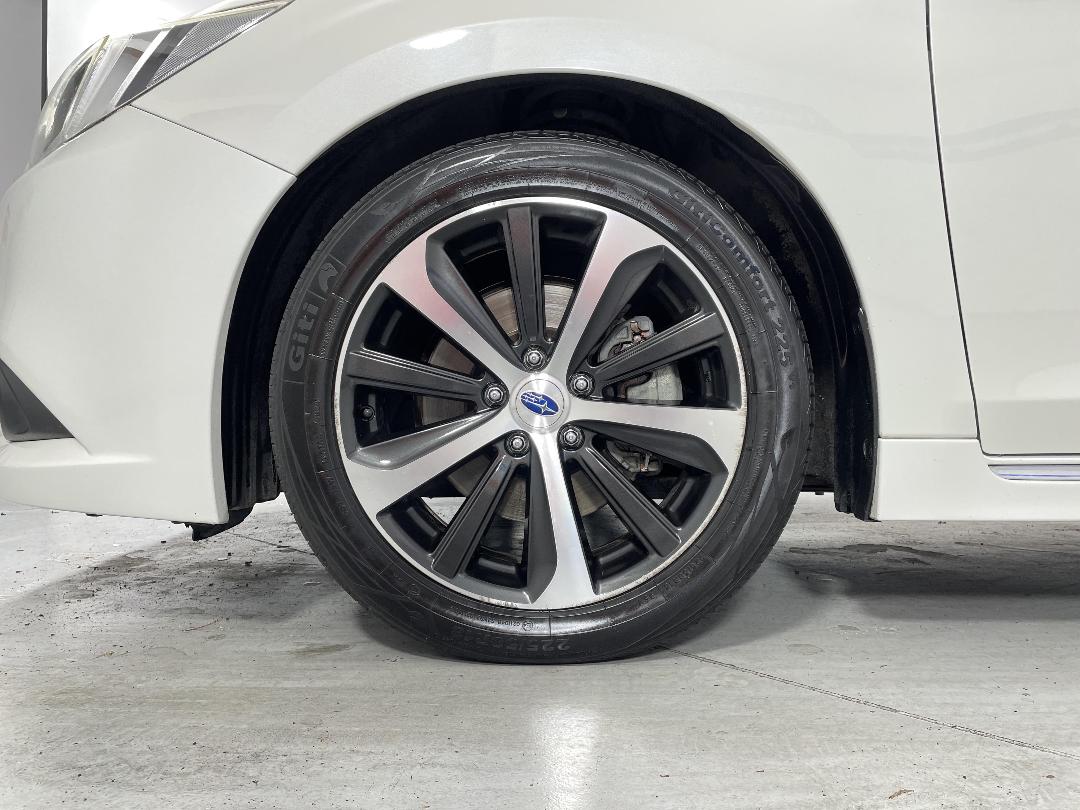 Photo '10' of Subaru Legacy Photo '10' of Subaru Legacy