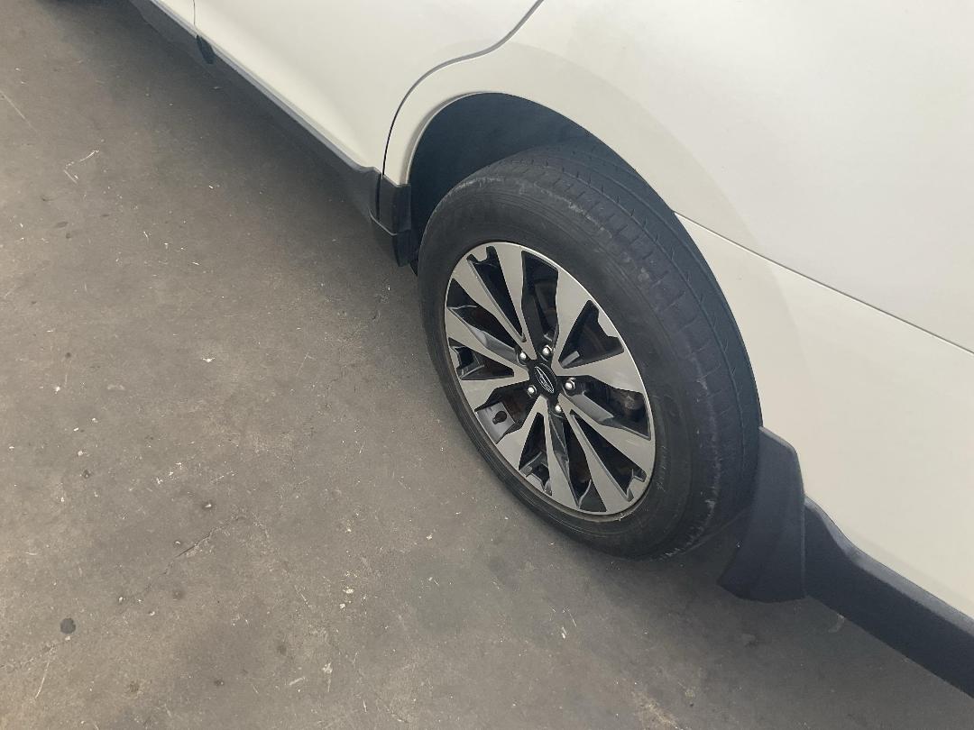 Photo '10' of Subaru Outback Premium