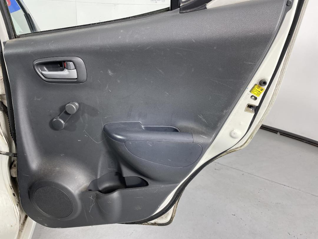 Photo '17' of Suzuki Alto GLX Photo '17' of Suzuki Alto GLX