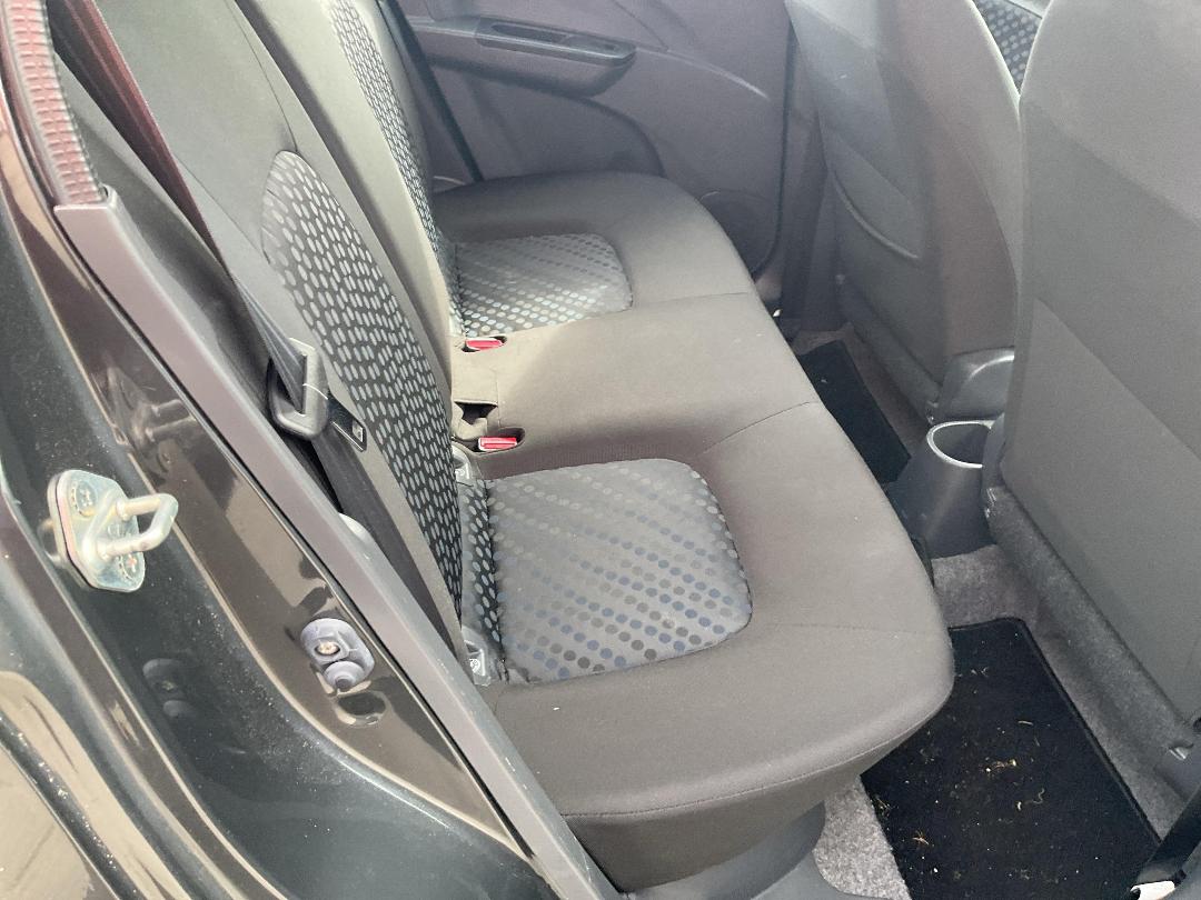 Photo '15' of Suzuki Celerio GLX Photo '15' of Suzuki Celerio GLX