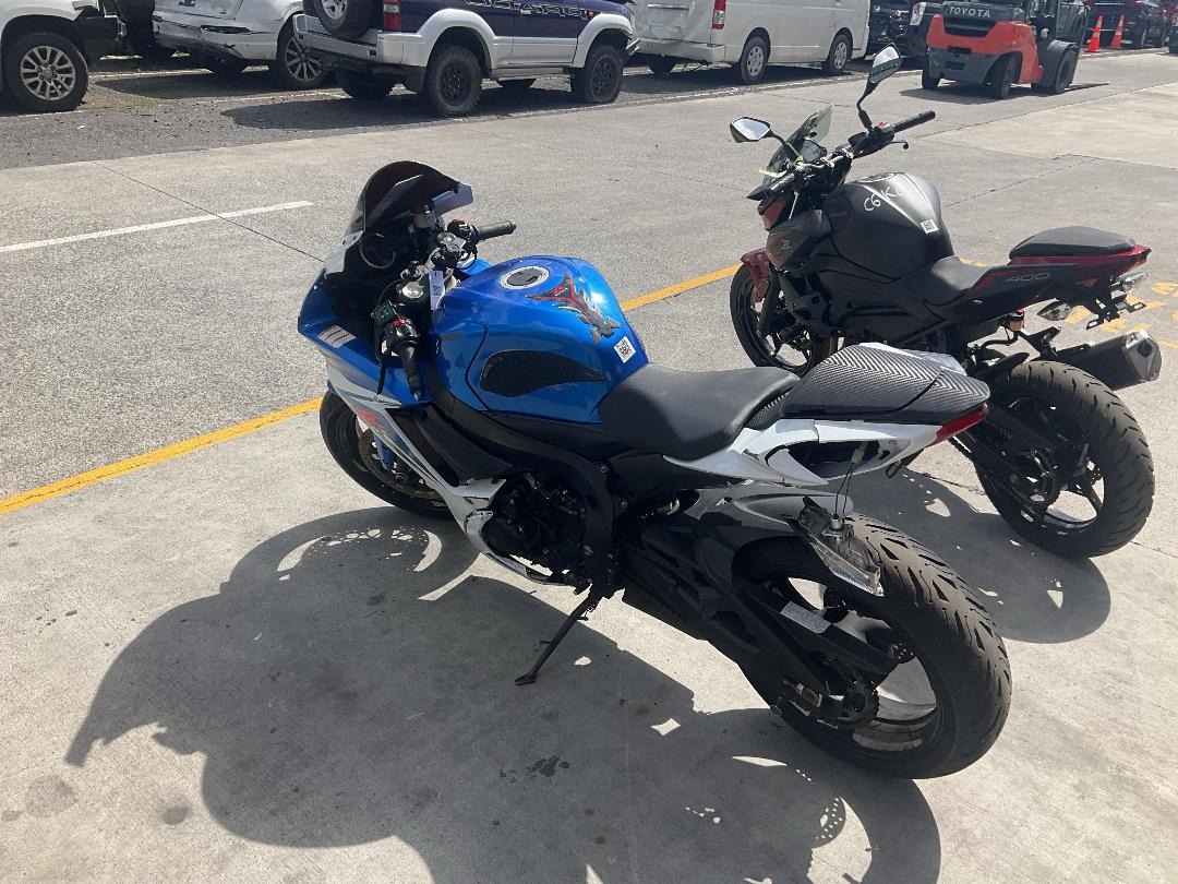 Photo '5' of Suzuki GSX-R600 no submodel Photo '5' of Suzuki GSX-R600 no submodel