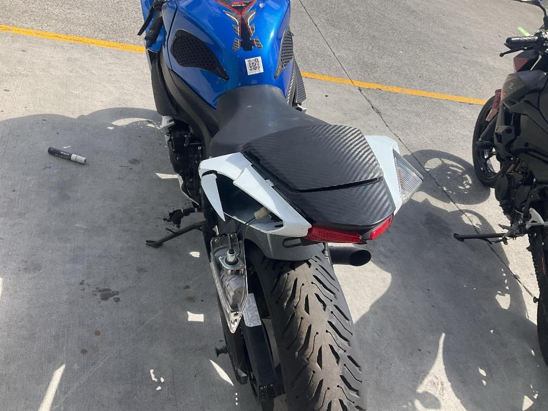 Photo '23' of Suzuki GSX-R600 no submodel Photo '23' of Suzuki GSX-R600 no submodel