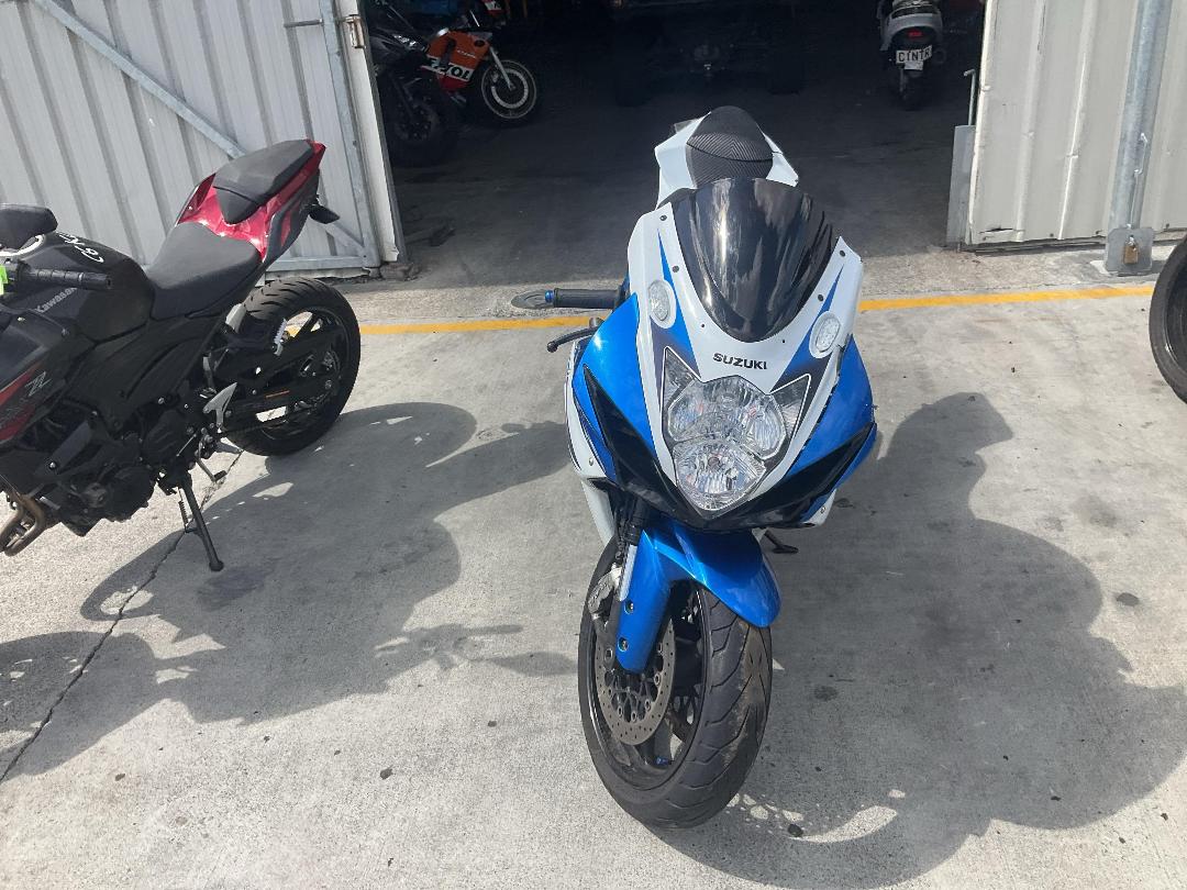 Photo '3' of Suzuki GSX-R600 no submodel Photo '3' of Suzuki GSX-R600 no submodel