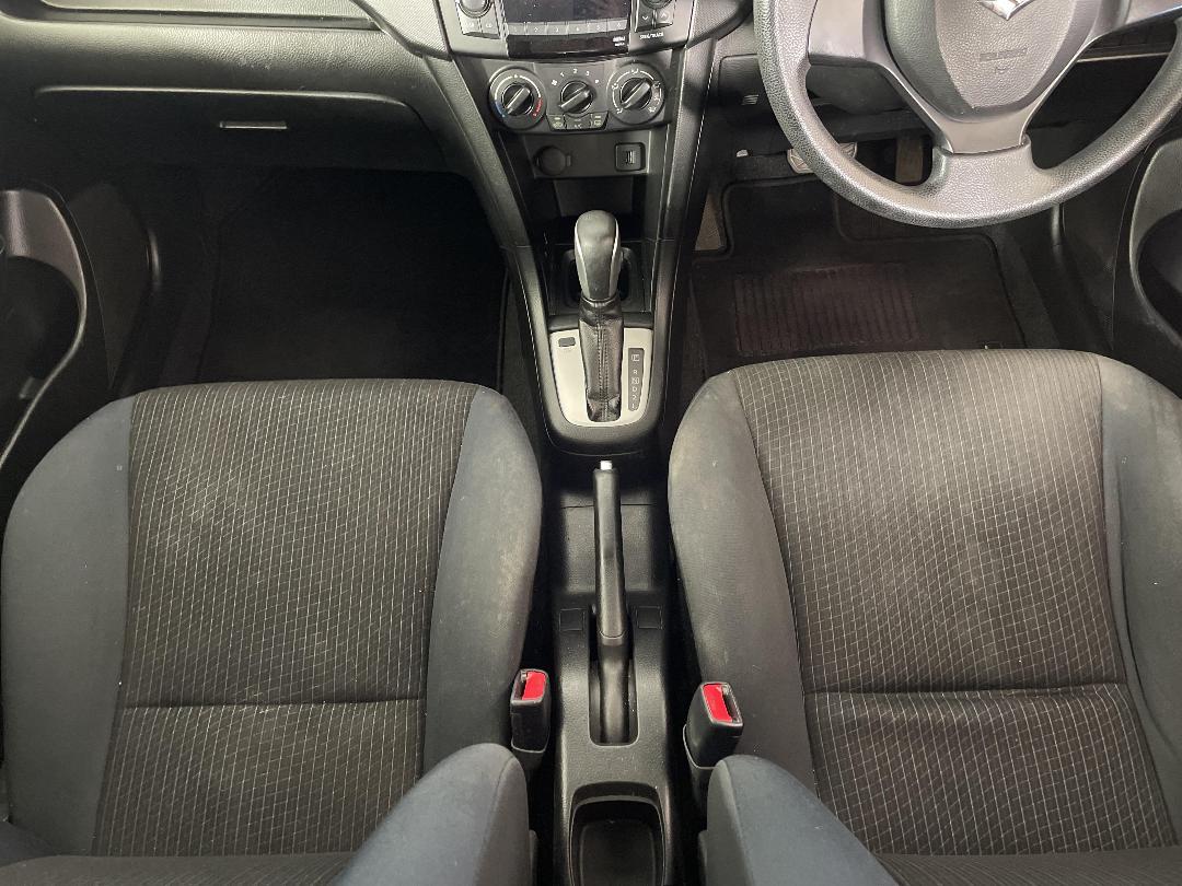 Photo '18' of Suzuki Swift Photo '18' of Suzuki Swift