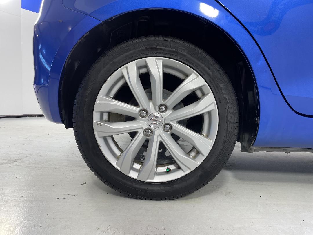 Photo '12' of Suzuki Swift