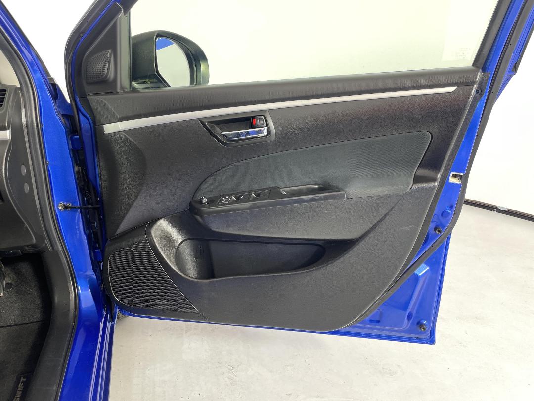 Photo '15' of Suzuki Swift