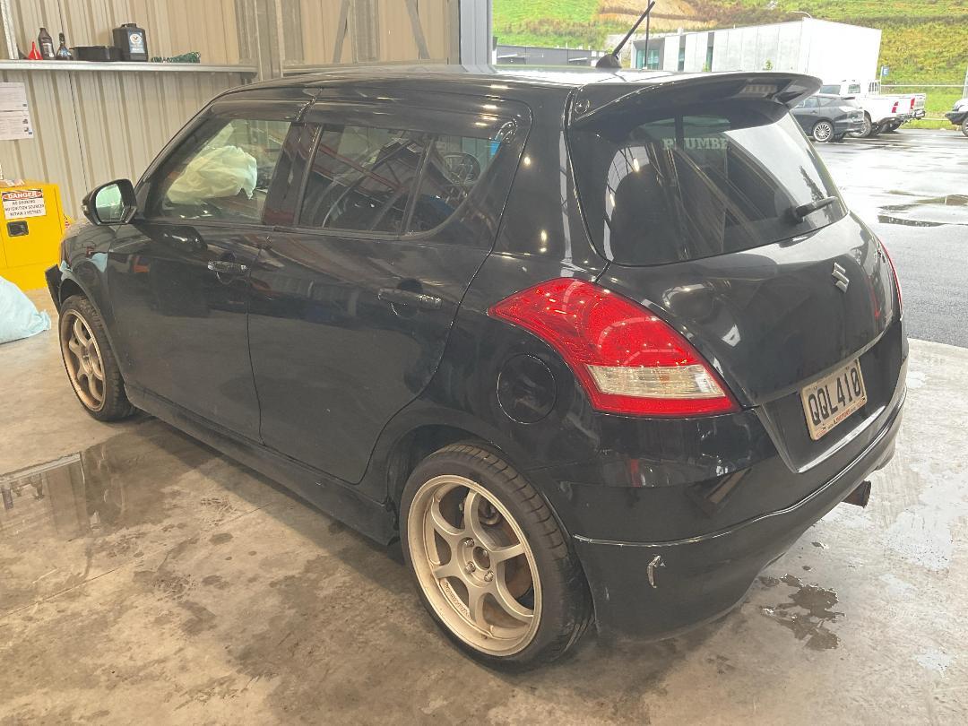 Photo '3' of Suzuki Swift Photo '3' of Suzuki Swift