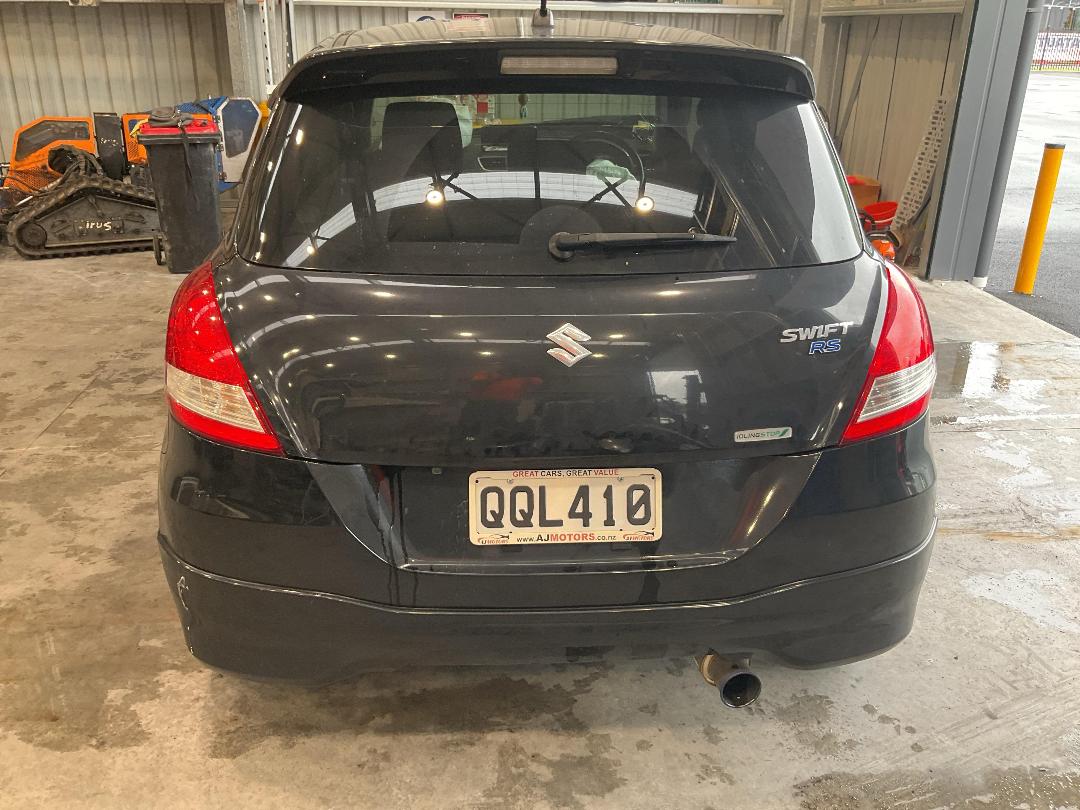 Photo '8' of Suzuki Swift Photo '8' of Suzuki Swift