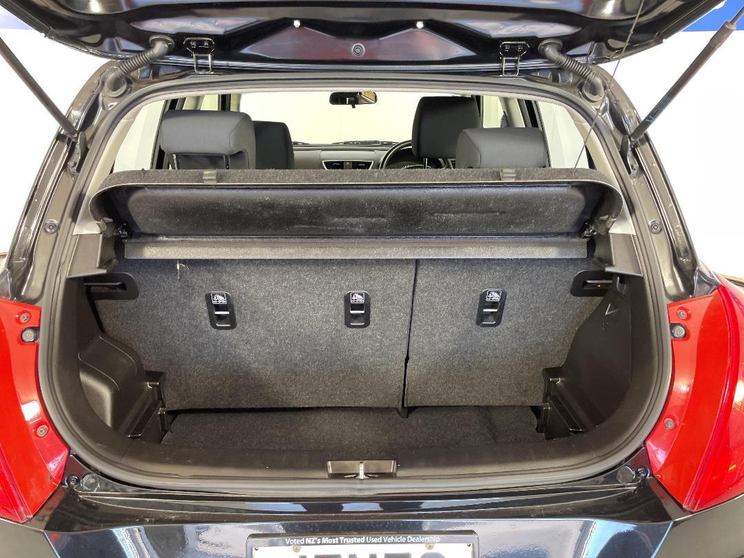 Photo '14' of Suzuki Swift